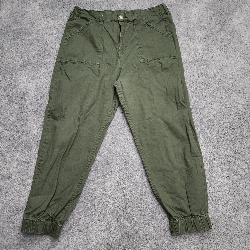 2XL No Boundaries army green pants with elastic waist and ankles.